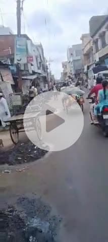 नगर पालिका चेयरपर्सन सना मामून के निर्देश पर वार्ड न 42 मे मौलवी साहब के मज़ार पर नालो कि तली झाड़ सफाई कराई गयी