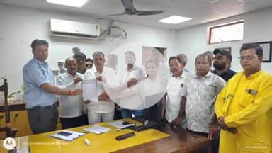 फिरोज़ाबाद: व्यापारी संगठन ने नगर निगम के खिलाफ खोला मोर्चा, नगर आयुक्त को सौंपा ज्ञापन