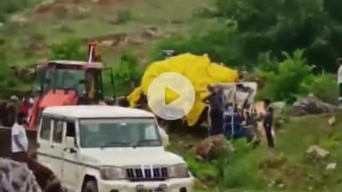 गढ़बोर: चारभुजा क्षेत्र के मोराना रोड पर रामदेवरा जा रहे श्रद्धालुओं का ट्रैक्टर पलटा, एक महिला की मौत और 5 घायल