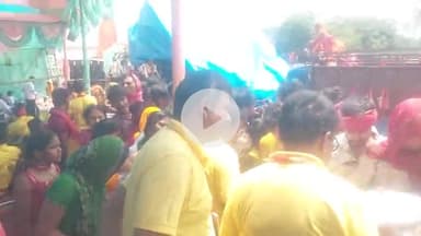 रौनियार वैश्य परिवार मुज़फ़्फ़रपुर तुर्की रोड में बोल बम कैम्प में जबरजस्त कावरियों का भीड़ | |