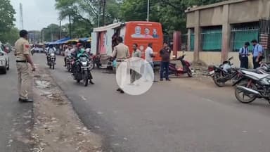 खरसिया: #यातायात नियमों के उल्लंघन पर खरसिया पुलिस की सख्ती, स्कूली बच्चों और यात्रियों को दी गई हिदायत