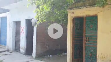 रामपुर: ज्वालानगर में अवैध अतिक्रमण हटाने को लेकर अस्सिटेंट लेबर कमिश्नर ने 20 लोगों को भेजे नोटिस, मकान पर लगाए रेड निशान