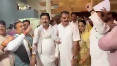 हुज़ूर: कांग्रेस विधायकों पर फर्जी मुकदमों के विरोध में कांग्रेस विधायकों ने विधानसभा सदन से किया वाकआउट