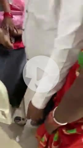 टीकमगढ़: जतारा के पास चलती बाइक से गिरी महिला, हालत गंभीर होने पर झांसी रेफर