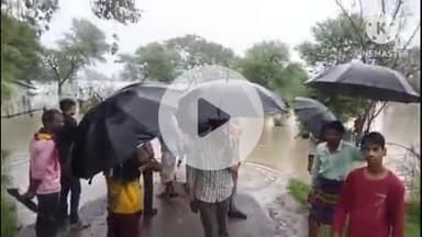 खुरई: दो दिनों से लगातार हो रही बरसात के कारण अधिकांश रास्ते बंद, कई गांव में भरा पानी, बंधक बनकर रह गए ग्रामीण #jansamasya