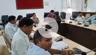 भीलवाड़ा: जिला कलेक्ट्रेट में कलेक्टर की अध्यक्षता में डीएमएफटी के विकास कार्यों की हुई समीक्षा बैठक