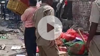 अम्बाला: बस स्टैंड के बाहर सड़क किनारे अवैध कब्जा करने वाले रेहड़ी संचालकों पर नगर परिषद के अधिकारियों ने की कार्रवाई