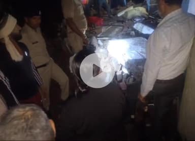 ग्वालियर गिर्द: मकान गिरने से दो लोगों की मृत्यु की सूचना मिलने पर गैंडे बाली सड़क पहुंची कलेक्टर