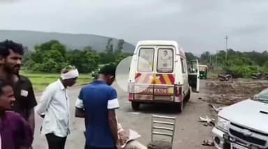 इछावर: जिले में देवी धाम सलकनपुर जा रहे श्रद्धालुओं की टवेरा गाड़ी पलटी, आधा दर्जन लोग हुए घायल