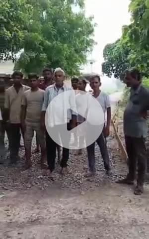 घाटमपुर: कुंवरपुर में सड़क निर्माण कार्य शुरू होते ही ग्रामीणों ने किया विरोध, निर्माण कार्य रुकवाया