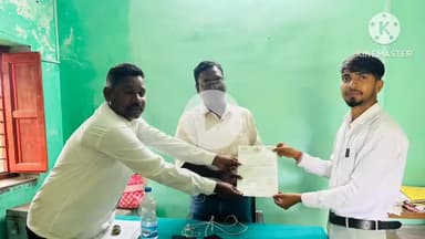 खूंटी: खूंटी में विद्युत संकट को दूर करने की मांग को लेकर विधायक प्रतिनिधियों ने कार्यपालक अभियंता को सौंपा ज्ञापन