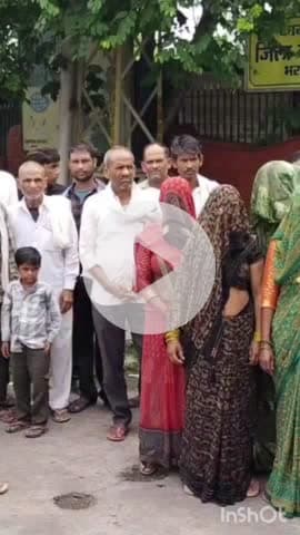 भरतपुर: गांव आरजी सलगा में शमशान भूमि पर अतिक्रमण के मामले में ग्रामीण जिला कलेक्ट कार्यालय पहुंचे