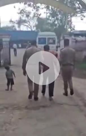 घाटमपुर: बिधनू सीएचसी में नशे की हालत में मिला वार्ड बॉय, चिकित्सा अधीक्षक ने किया पुलिस के हवाले