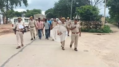 भुसावर: वैर पुलिस ने अवैध खनन माफिया को संरक्षण देने वाले गिरोह द्वारा हवाई फायरिंग के आरोपियों का निकाला जुलूस