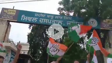 ਜਲੰਧਰ 1: ਸਿਵਲ ਹਸਪਤਾਲ ਵਿਖੇ ਆਕਸੀਜਨ ਬੰਦ ਕਾਰਨ ਹੋਈਆਂ ਤਿੰਨ ਮੌਤਾਂ ਦੇ ਮਾਮਲੇ ਵਿੱਚ ਕਾਂਗਰਸ ਦੇ ਕਾਰਜਕਰਤਾਵਾਂ ਨੇ ਕੀਤਾ ਸਰਕਾਰ ਖਿਲਾਫ ਰੋਸ ਪ੍ਰਦਰਸ਼ਨ