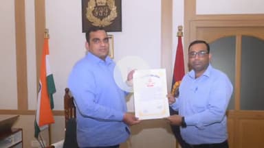 बरेली: बरिष्ठ पुलिस अधीक्षक ने नगर निगम कार्यालय आईसीसीसी में नियुक्त देवेंद्र कुमार को प्रशस्ति पत्र देकर किया सम्मानित