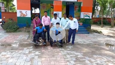 कुटुंबा: पीएम श्री मध्य विद्यालय के दो अस्थि दिव्यांग छात्रों को मिली निःशुल्क व्हीलचेयर, विद्यालय आने-जाने में होगी सुविधा