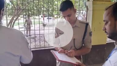 गोपालगंज: सिपाही भर्ती लिखित परीक्षा शांतिपूर्ण संपन्न, डीएम-एसपी ने परीक्षा केंद्र का किया निरीक्षण