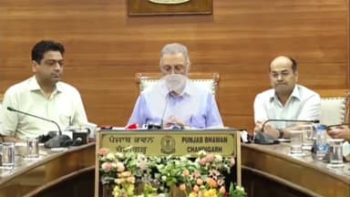 ਜਲੰਧਰ 1: ਸਿਵਲ ਹਸਪਤਾਲ ਵਿਖੇ ਆਕਸੀਜਨ ਬੰਦ ਹੋਣ ਕਾਰਨ ਹੋਈਆਂ ਮੌਤਾਂ ਦੇ ਮਾਮਲੇ ਵਿੱਚ ਇੱਕ ਡਾਕਟਰ ਬਰਖਾਸਤ ਅਤੇ ਤਿੰਨ ਸਸਪੈਂਡ - ਸਿਹਤ ਮੰਤਰੀ ਪੰਜਾਬ