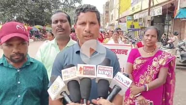 जगदलपुर: आंदोलनरत रसोईयों ने वेतन वृद्धि सहित 3 सूत्रीय मांग को लेकर निकाली रैली, संघ के सलाहकार उमराव पटेल ने दी जानकारी