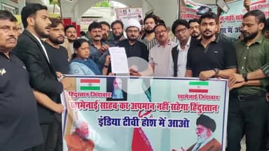 जौनपुर: कलेक्ट्रेट में शिया समुदाय के लोगों ने इमाम ए जुमा के नेतृत्व में डीएम को ज्ञापन दिया