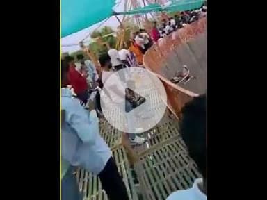 मौत के कुएं में अपने आप चलती रही बाइक viral video