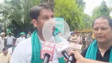 आज भारतीय किसान यूनियन (मंच) के नेतृत्व में नौएडा प्राधिकरण पर नौएडा के 81 गावों के किसान अपने हक और अधिकार लेने पहुंचे। #kisan_andolan @congress