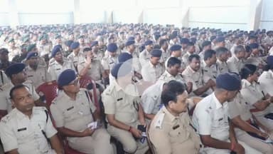 कांके: धुर्वा में राष्ट्रपति द्रौपदी मुर्मू के आगमन को लेकर आईजी ने पुलिस पदाधिकारियों को किया ब्रीफ
