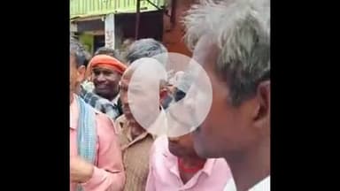 बलरामपुर: कौवापुर सहकारी समिति के सचिव पर किसानों ने चहेतों को खाद देने का आरोप लगाया, ऑनलाइन शिकायत पत्र भेजकर कार्रवाई की मांग की