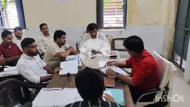 छिबरामऊ: विकासखंड कार्यालय में बीडीओ दीपांकर आर्य ने सभी ग्राम विकास अधिकारियों के साथ की बैठक, दिए आवश्यक दिशा-निर्देश