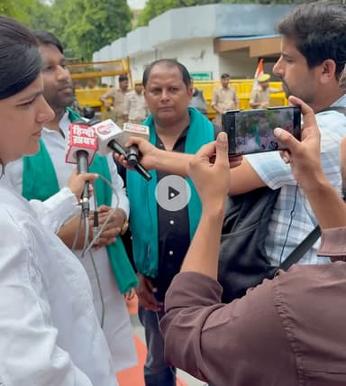 नौएडा प्राधिकरण पर किसनों के साथ किसान का बेटा चौधरी दानिश सैफी #किसान_आंदोलन @priyanka_gandhi