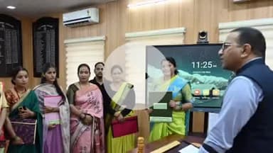 जोशियाड़ा: गंगा एवं यमुना में प्रवाहित किए जा रहे वस्त्रों का पुनर्चक्रण किया जा रहा, समूह की महिलाओं ने डीएम से की मुलाकात