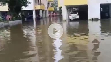 हुज़ूर: भोपाल: कोलार की पॉश कॉलोनी में बाढ़ जैसे हालात, जानकी अपार्टमेंट में 3 फीट तक भरा पानी, लोग परेशान