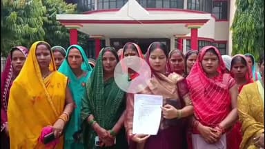 महाराजगंज: मनरेगा महिला मेंट ने कलेक्ट्रेट परिसर में डीएम को सौंपा मांगपत्र, समय पर भुगतान और कर्मचारी दर्जे की मांग की