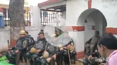 जानसठ: भोपा पुलिस स्टेशन परिसर में भारतीय किसान यूनियन के कार्यकर्ताओं और पदाधिकारियों का धरना, पुलिस दबिश के खिलाफ खोला मोर्चा