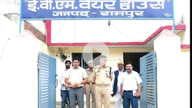 रामपुर: बुधवार को कलेक्ट्रेट परिसर स्थित ईवीएम वेयरहाउस का मासिक निरीक्षण डीएम एमपी ने किया