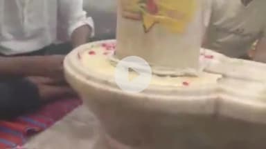 कन्नौज: कन्नौज शहर के तलैया चौकी मोहल्ले स्थित शंकर जी के मंदिर में हुआ रूद्राभिषेक, भक्तों ने भजन-कीर्तन का लिया आनंद