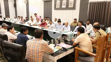 रामपुर: बुधवार को कलेक्ट्रेट सभागार में डीएम और एसपी की मौजूदगी में सड़क सुरक्षा समिति की बैठक का आयोजन किया गया