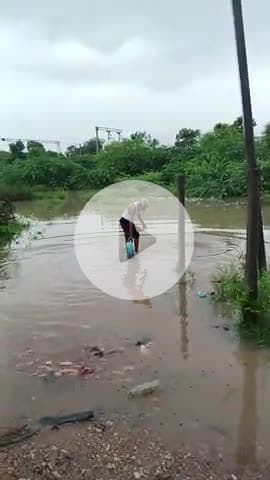 sardar station per Balaji colony mein yah sthiti dekhiae jisse aapko sunkar anishchit Ho jaenge yahan per Charon