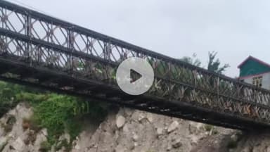 मोरंग: किन्नौर कैलाश के पहाड़ों पर बादल फटने के बाद आई बाढ़ से रिब्बा गाँव का पुल बचा, NH-5 बहाल