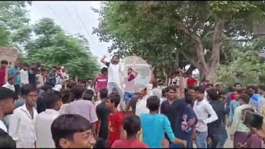 कोल: शाहगढ़ में अम्बेडकर पार्क से बोर्ड उखाड़ने पर बवाल, स्थानीय लोगों ने बुलडोजर में तोड़फोड़ कर किया रोड जाम