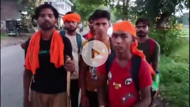 लंभुआ: महाकालेश्वर के दर्शन कर काशी पैदल जा रहे कांवड़ियों का पखरौली में किया गया स्वागत