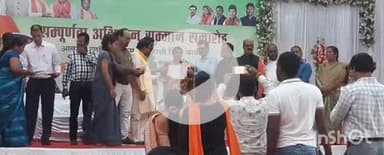 जगदलपुर: टाउनहाल में संपूर्णता अभियान सम्मान समारोह में महापौर ने उत्कृष्ट कार्य करने वाले अधिकारियों को सम्मानित किया