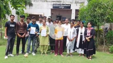 रामपुर: लालपुर गाँव के छात्र-छात्राओं ने गाँव की लाइब्रेरी में मिलने वाली मूलभूत सेवाओं के लिए कलेक्ट्रेट में SDM को दिया पत्र