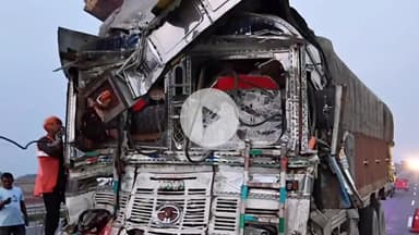 राजातालाब: खड़ी ट्रक में पीछे से दूसरे ट्रक ने मारी टक्कर, चालक की हुई मौत