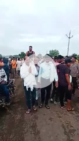 श्योपुर में बाढ़ ग्रस्त क्षेत्रों बड़ौदा,प्रेमसर क्षेत्र में पीड़ित जनों से मिलकर कुशलक्षेम जाना उनका हौसला ही उनकी मजबूती है