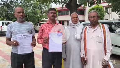 महाराजगंज: कलक्ट्रेट परिसर में आजाद अधिकार सेना के पदाधिकारियों ने डीएम को सौंपा ज्ञापन