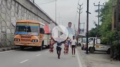 धनौरा: प्रधानमंत्री, मुख्यमंत्री योगी आदित्यनाथ और मुरादाबाद विधायक के फोटो लगाकर बृजघाट से कावड़ लेकर बढ़ते दिखे शिव भक्त