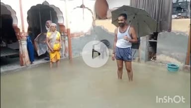 चूरू: शहर में रात 2 बजे से बारिश जारी, कई मोहल्लों के घरों में भरा पानी