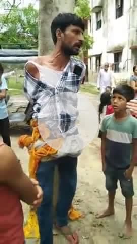शाहगंज: कांशीराम कॉलोनी में बिजली लाइनमैन को खंभे से बांधने का वीडियो हुआ वायरल, पुलिस जांच में जुटी